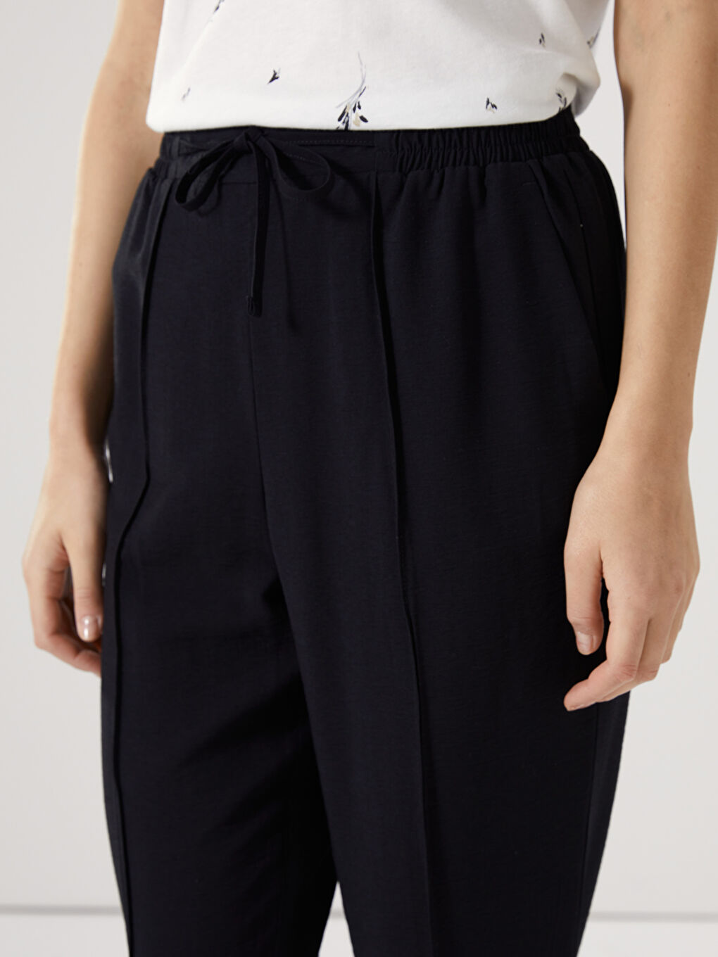 Elastic Waist Carrot Fit Women's Trousers -S5AL24Z8-CVL