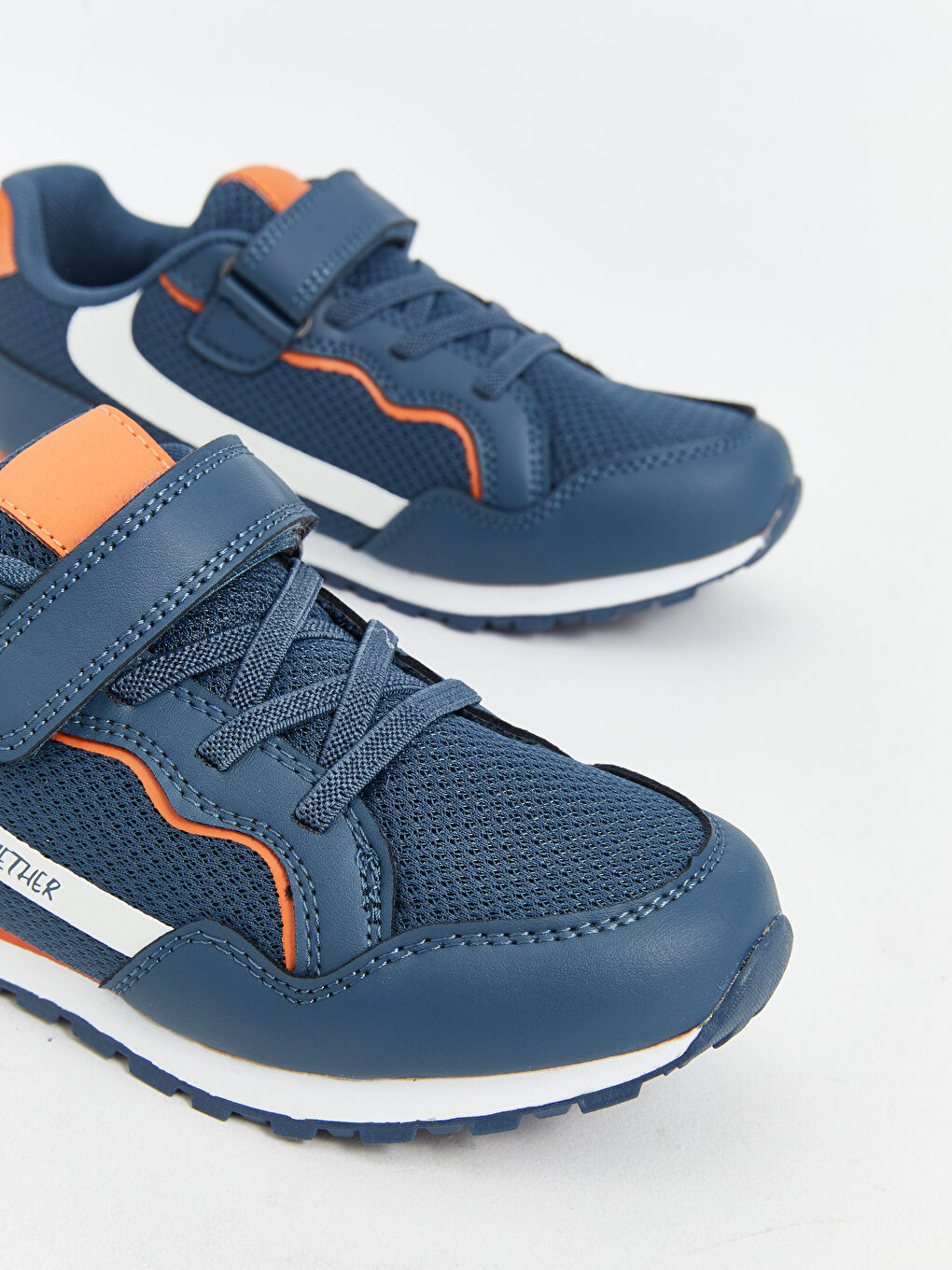 Lace-Up Boys' Sneakers with Mesh Detail -S5AO20Z4-CRP