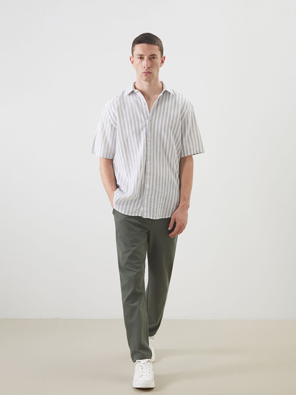 Muške pantalone slim fit -S5AR15Z8-VJR