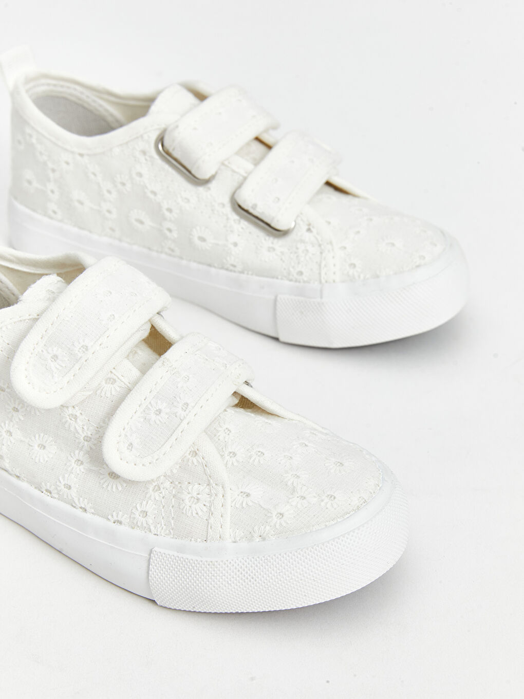 Flower Embroidered Hook and Loop Girls' Sneakers -S5AR44Z4-Q6K