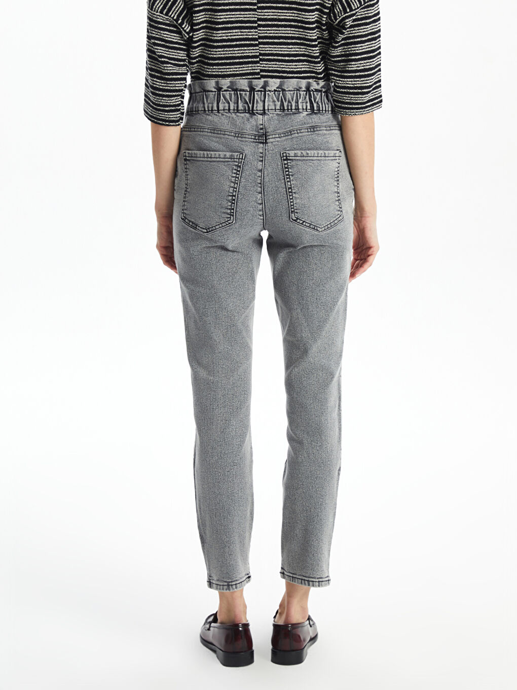 LCWAIKIKI Classic Beli Lastikli Slim Mom Kadın Jean Pantolon -S5AR50Z8-KSM