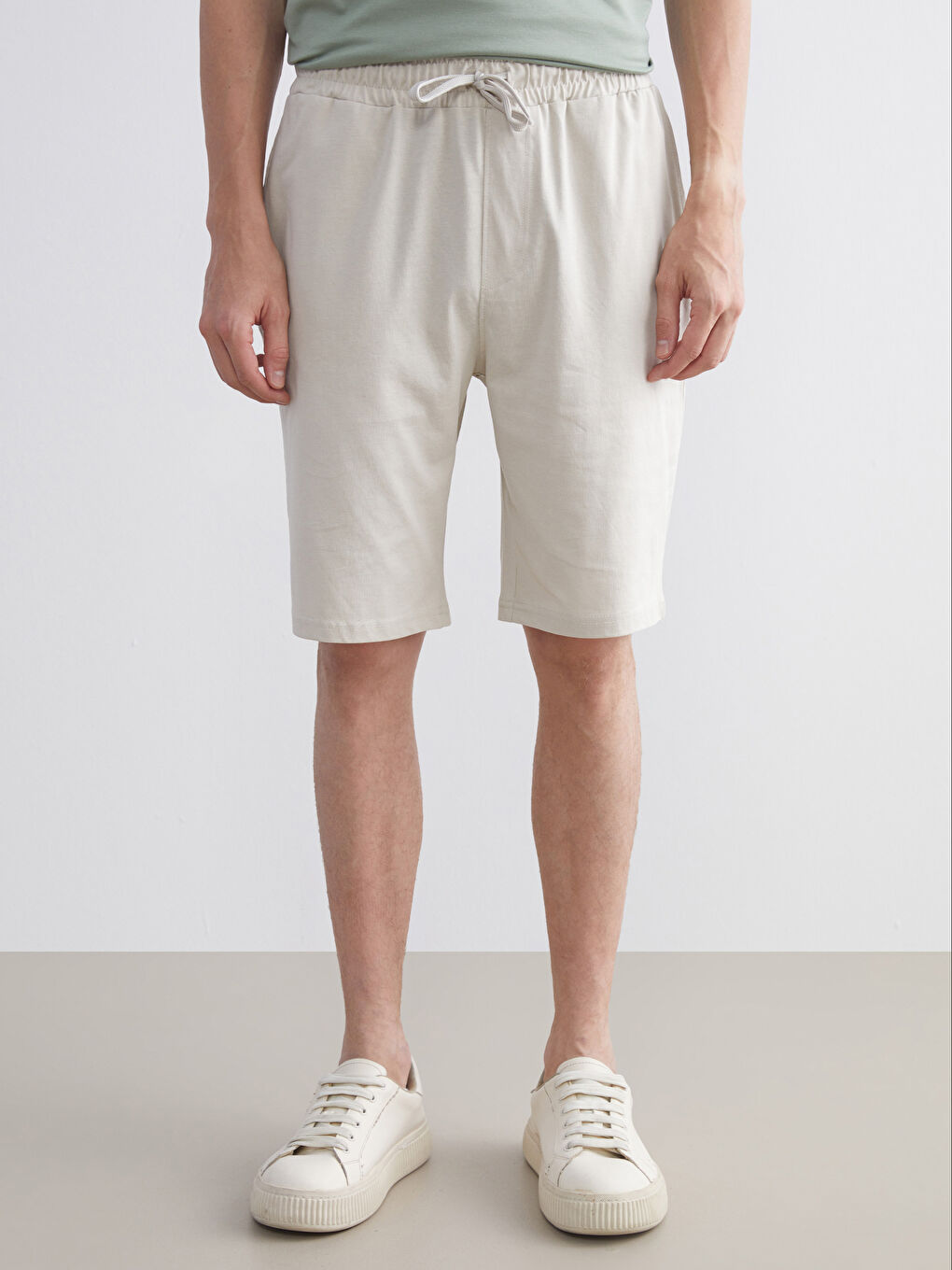 Standart Kalıp Beli Bağlamalı Erkek Şort-1