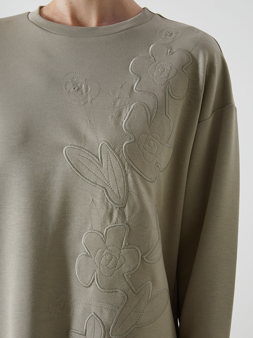 Haki Bisiklet Yaka Nakışlı Kadın Tunik-2