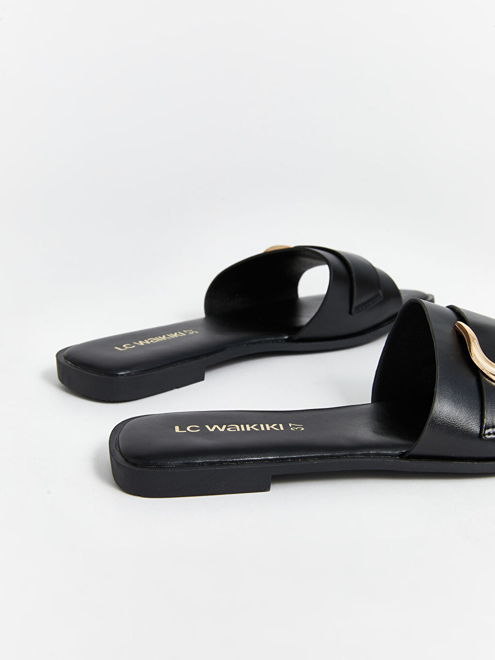 Women's Slippers with Applique Detail -S5BA67Z8-HUC