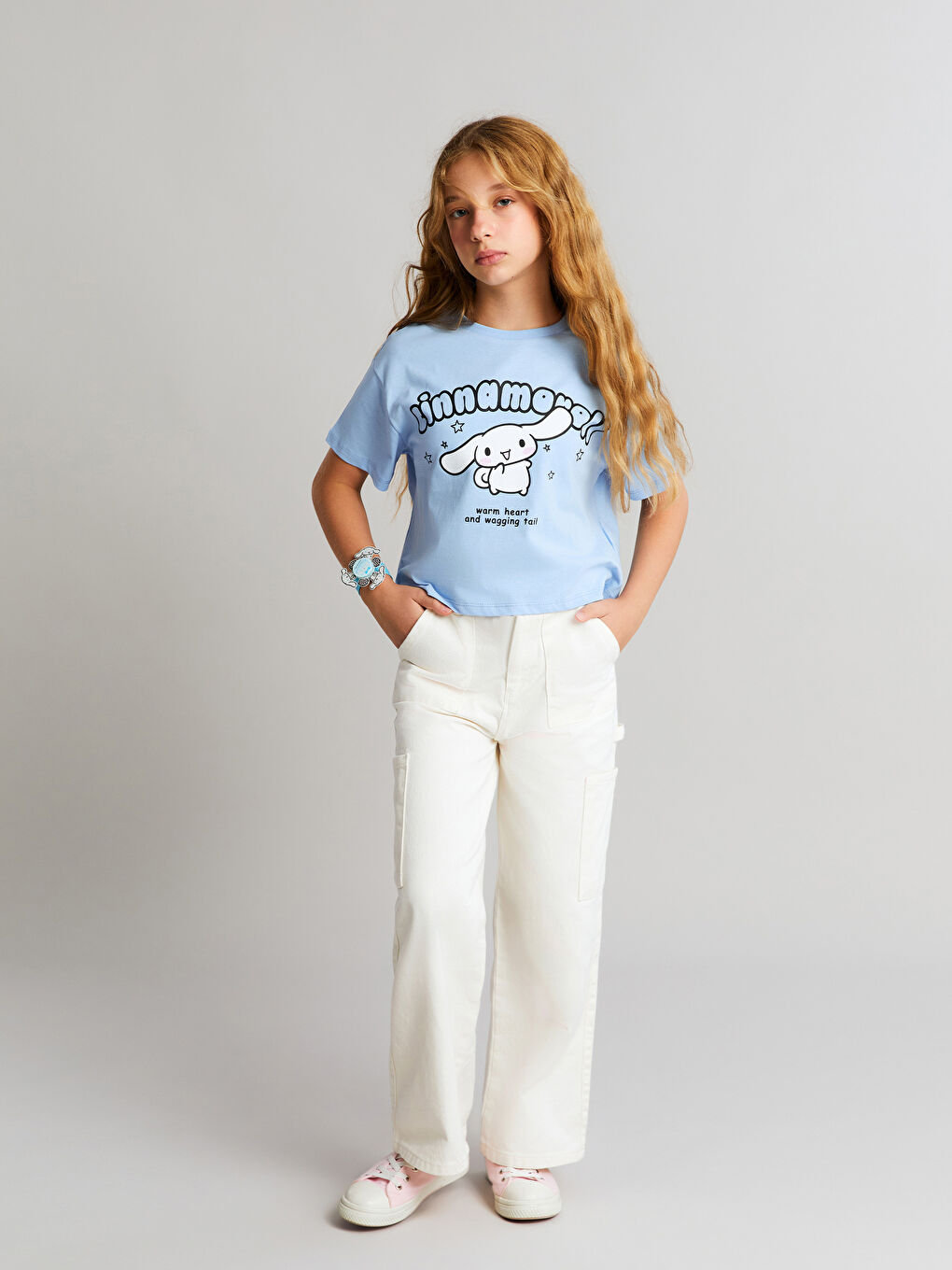 LCW Kids Majica sa okruglim izrezom Cinnamoroll štampana za devojčice -S5BE36Z4-YTE