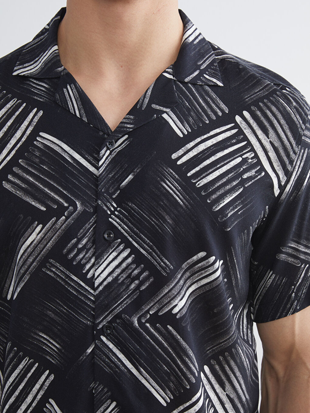 Siyah Regular Fit Kısa Kollu Desenli Viskon Erkek Gömlek-2