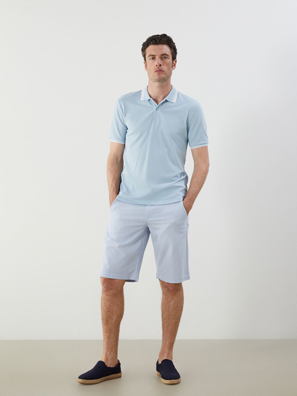 تيشيرت رجالي بياقة بولو وكم قصير بنقشة ملمس-1