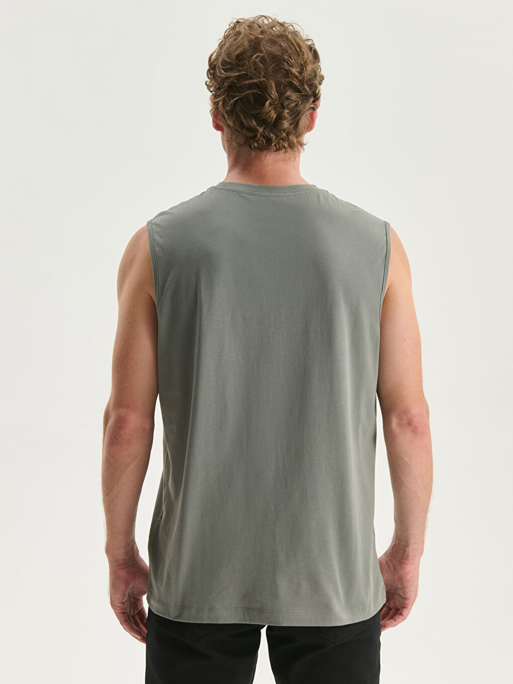 მრგვალი საყელო ნაბეჭდი მამაკაცის უმკლავო მაისური-3