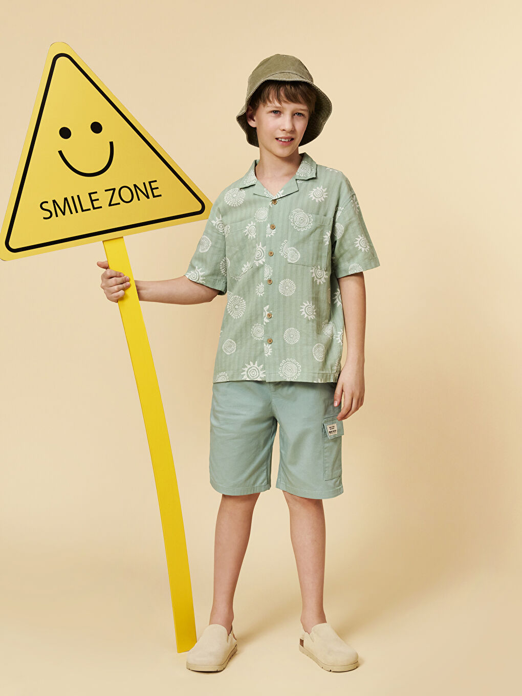 LCW Kids Yeşil Beli Lastikli Erkek Çocuk Kargo Şort