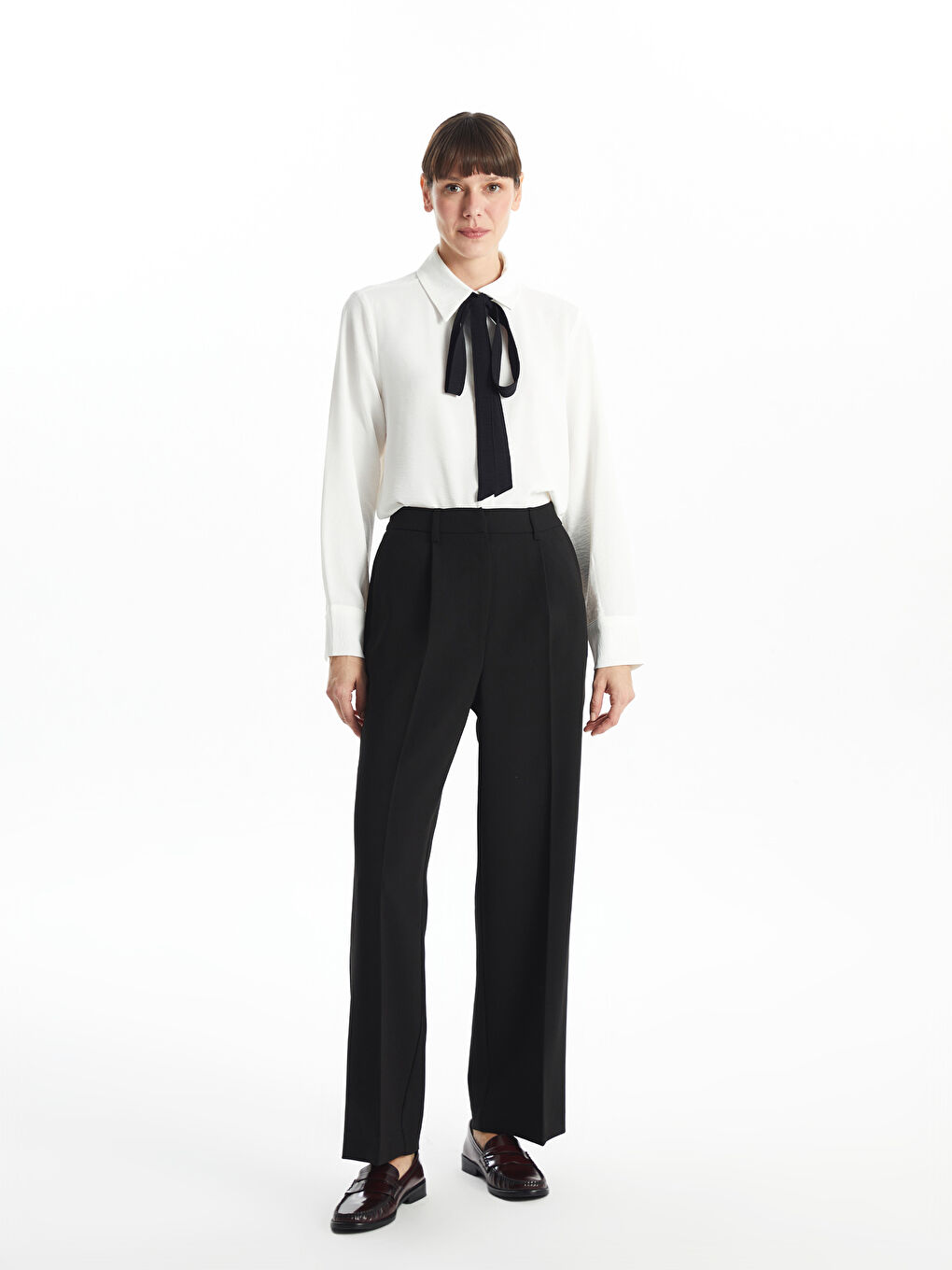 CRNA Pantalone Žene -S5BN60Z8-CVL
