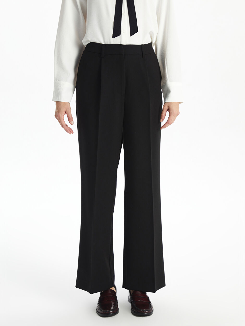 CRNA Pantalone Žene -S5BN60Z8-CVL