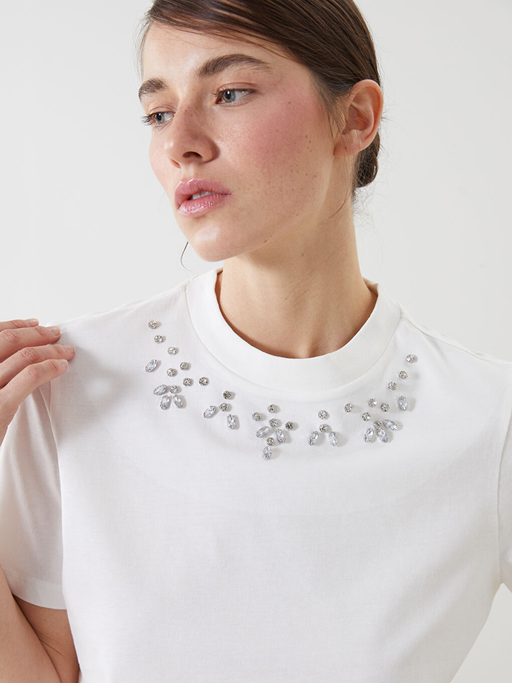 LC Waikiki Funnel Neck Rhinestone Embellished Jersey Women's T-Shirt -S5BO78Z8-R9J