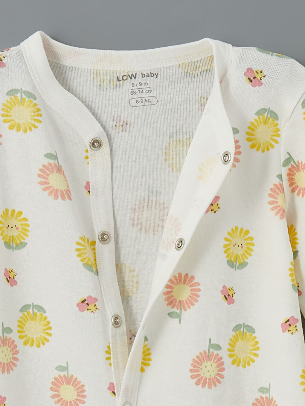 Ekru V Yaka Çiçek Desenli Kız Bebek Tulum-2