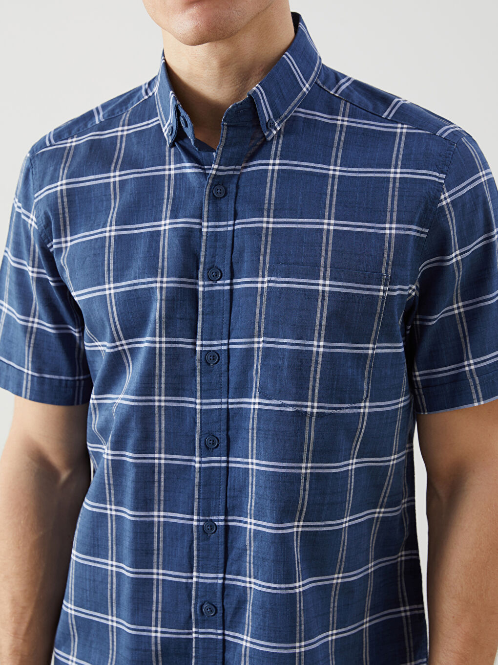 قميص كاروهات كم قصير عادي للرجال-2