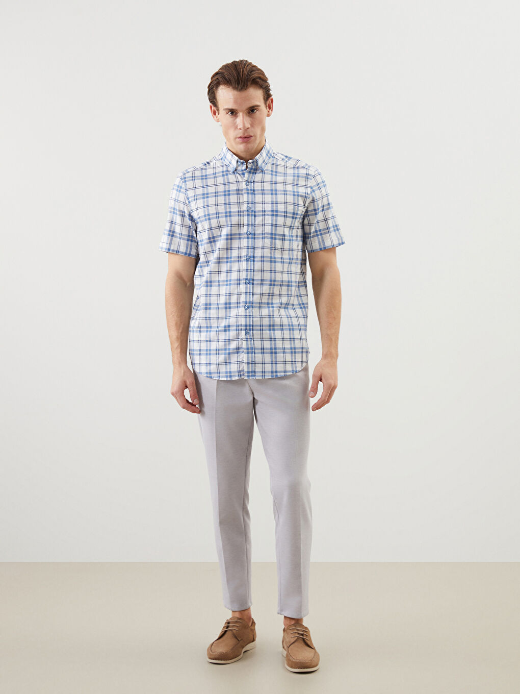 قميص كاروهات كم قصير عادي للرجال-1