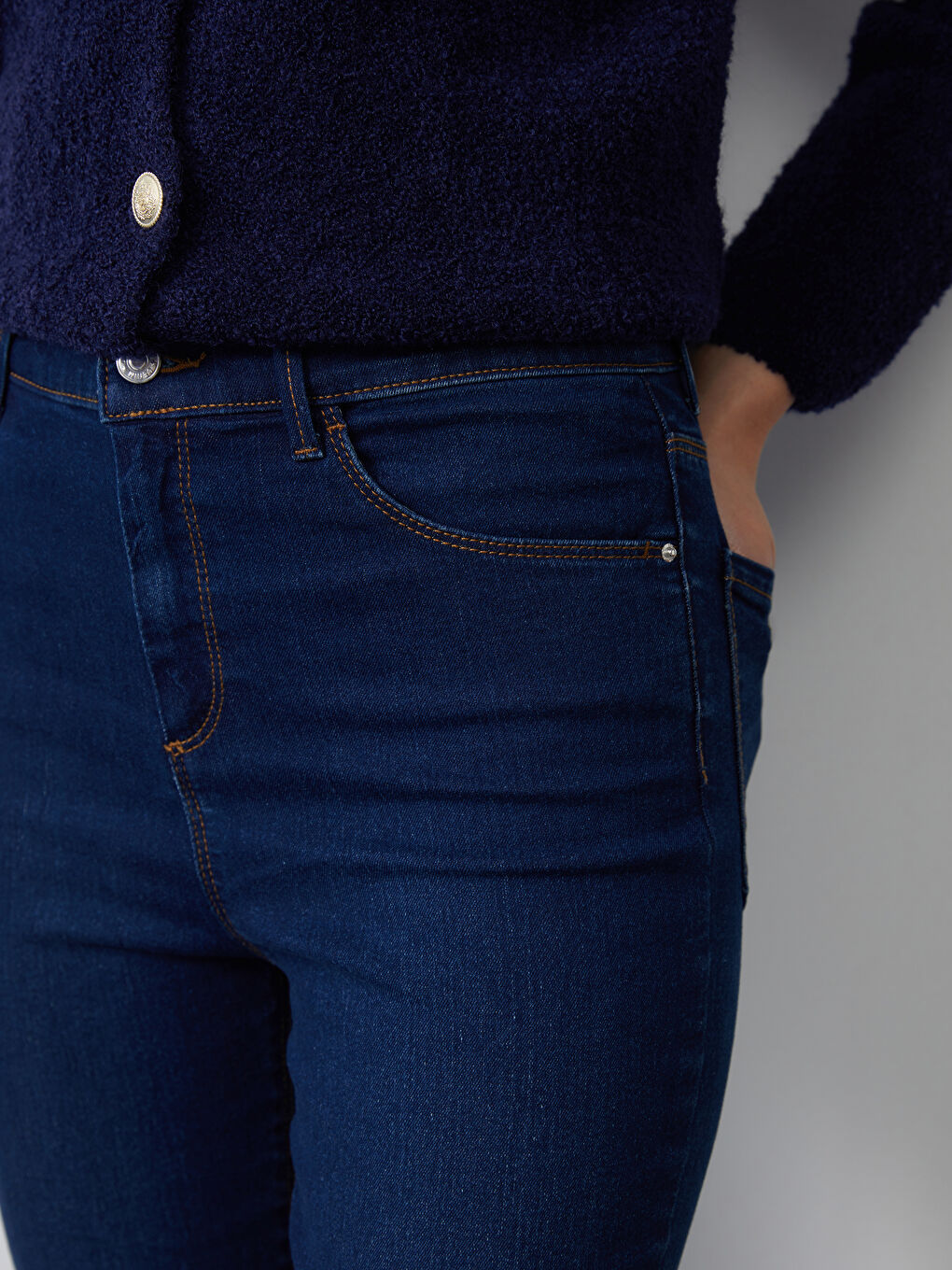 LCWAIKIKI Classic Indigo Straight Fit Kadın Jean Pantolon - 3