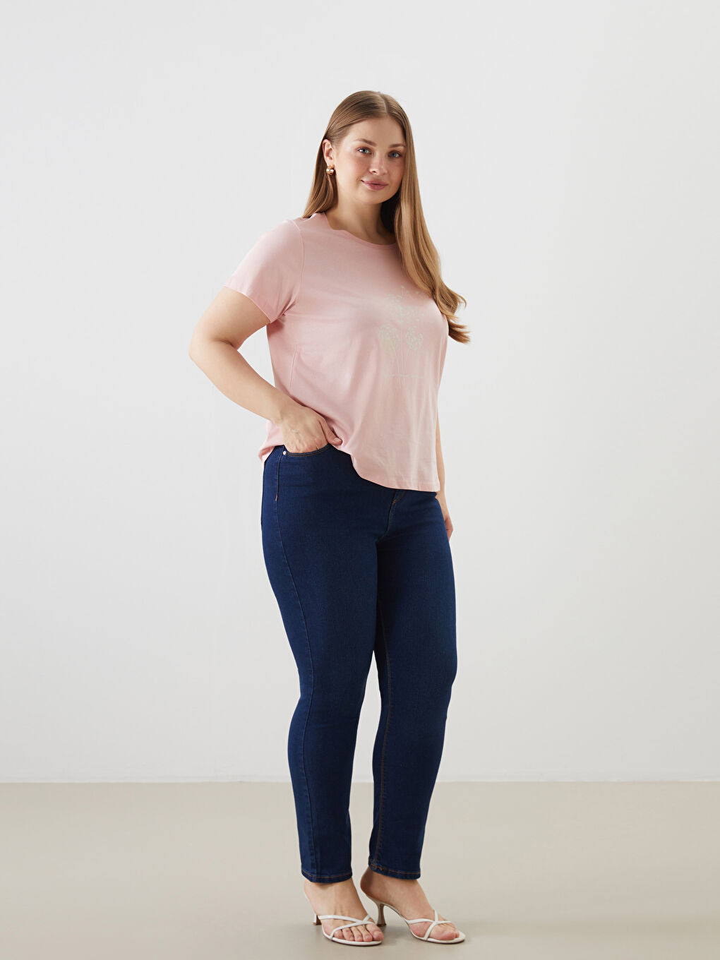 LCWAIKIKI Classic Indigo Straight Fit Kadın Jean Pantolon - 2