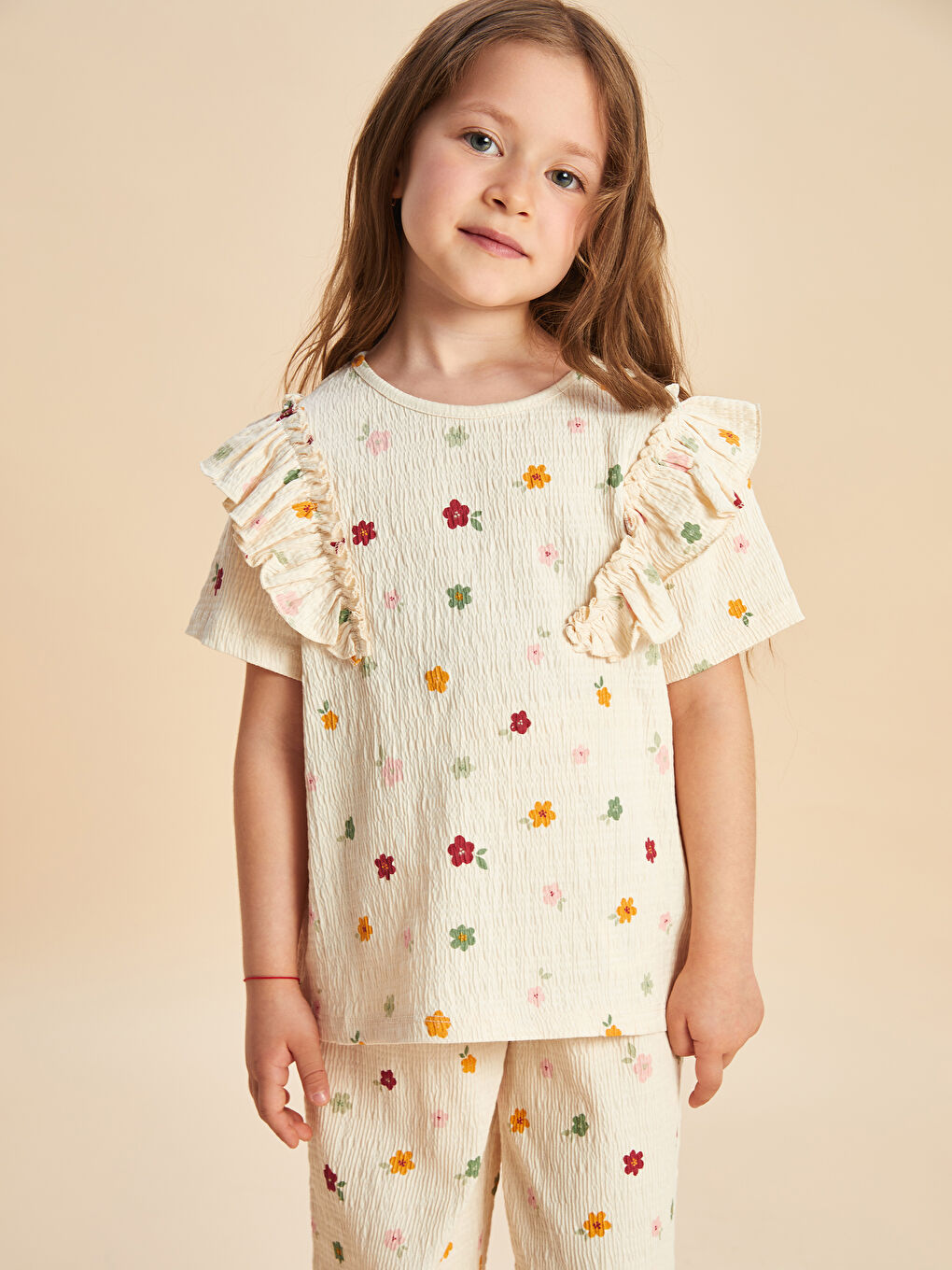 LCW Kids Ekru Bisiklet Yaka Çiçekli Kız Çocuk Bluz ve Pantolon 2'li