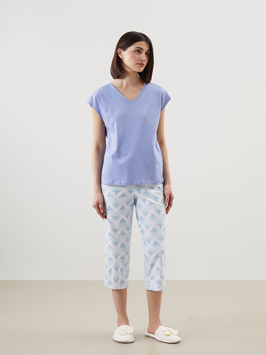 V Neck Patterned Women's Capri Pyjamas Set -S5CD39Z8-LQK