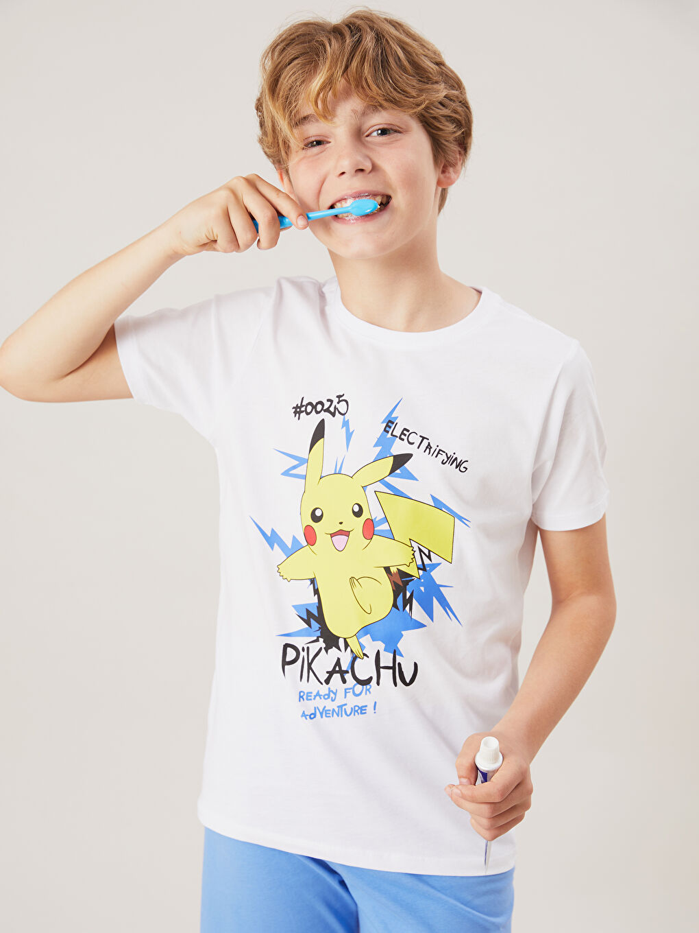 LCW Kids Bisiklet Yaka Pikachu Baskılı Erkek Çocuk Şortlu Pijama Takımı -S5CD75Z4-Q6K