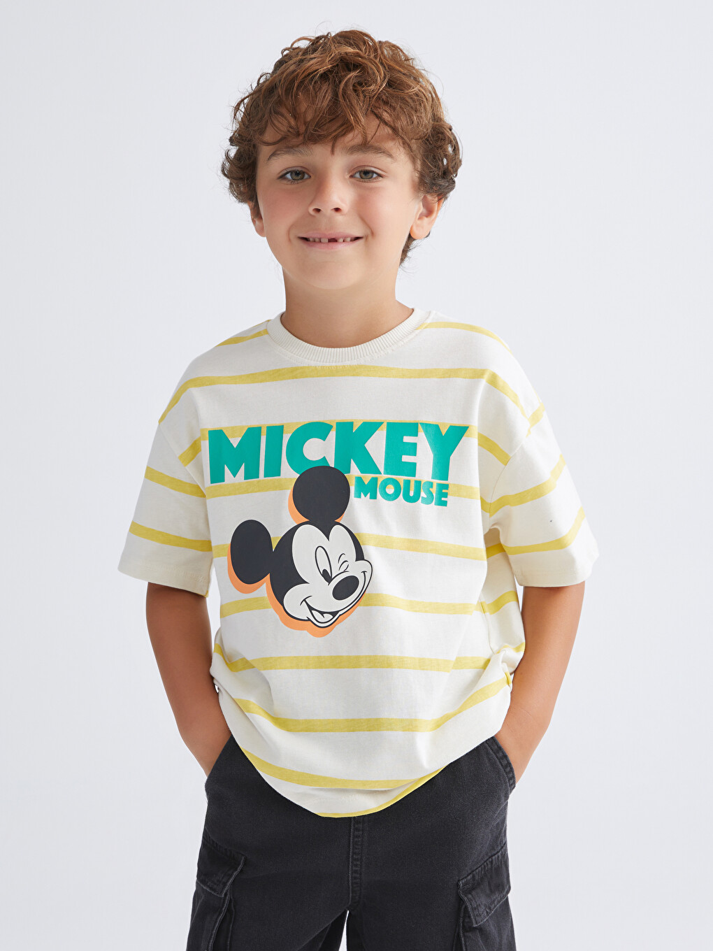 Bej Bisiklet Yaka Mickey Mouse Baskılı Erkek Çocuk Tişört