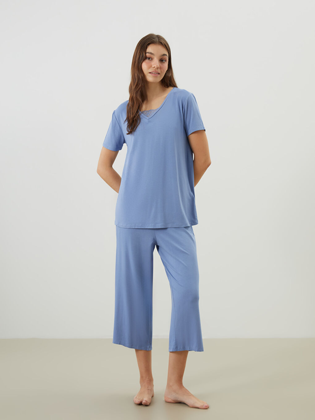 Mavi V Yaka Dantel Detaylı Kadın Pijama Üstü-1