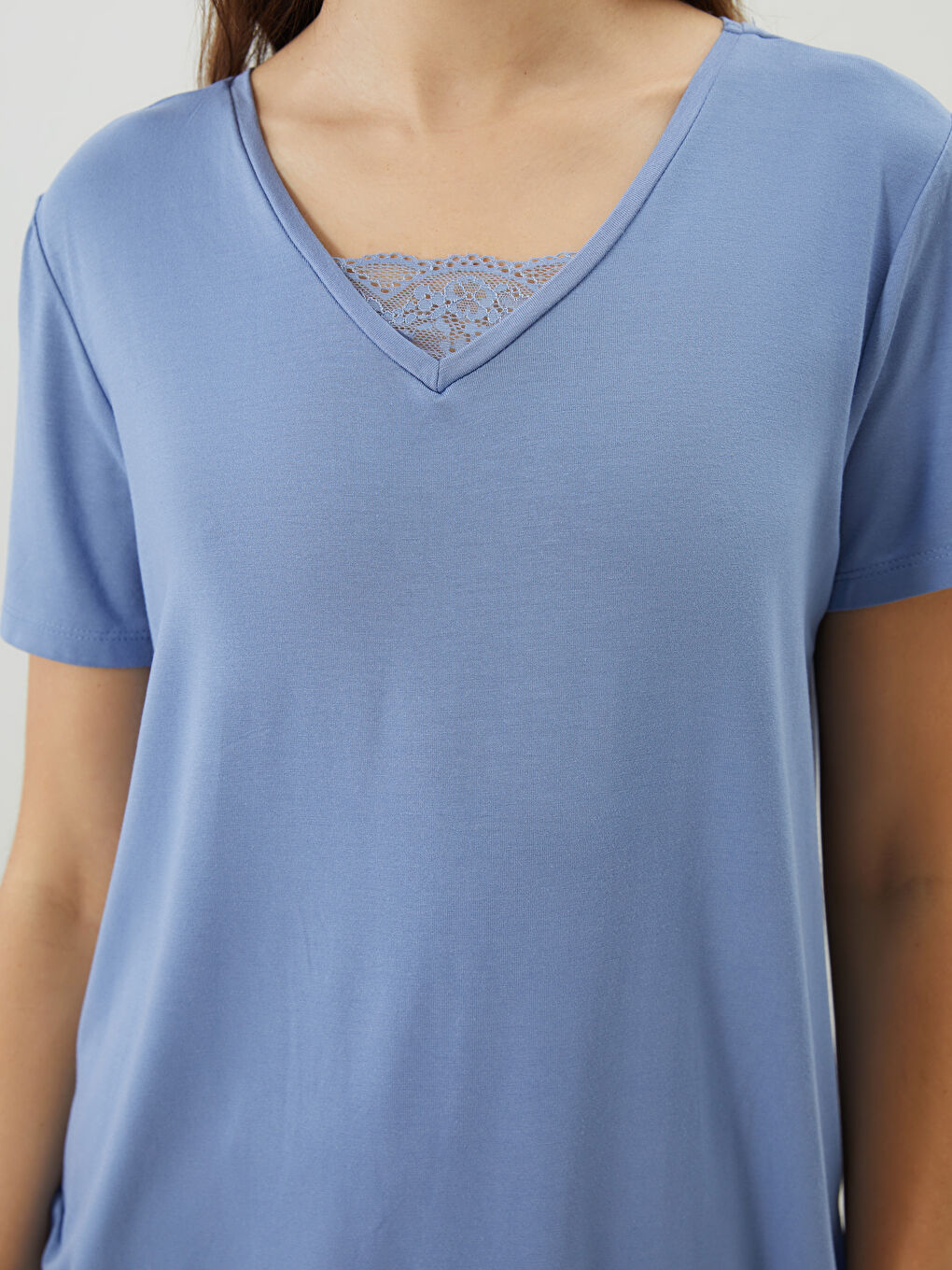Mavi V Yaka Dantel Detaylı Kadın Pijama Üstü-2
