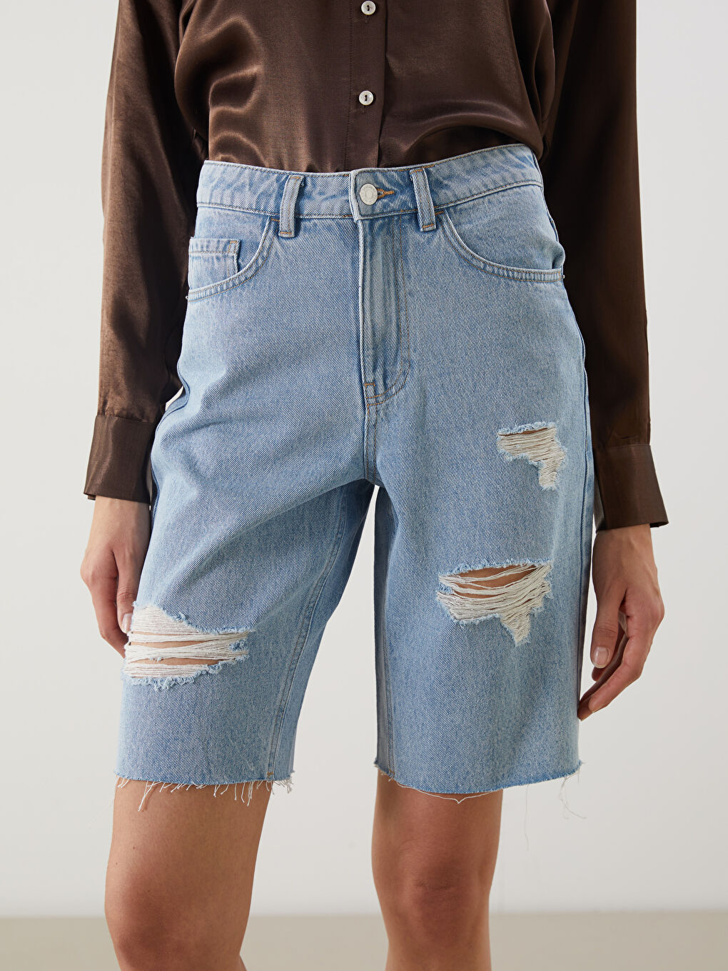 Bermuda Fit Ripped Detail Women's Denim Shorts -S5CR48Z8-311