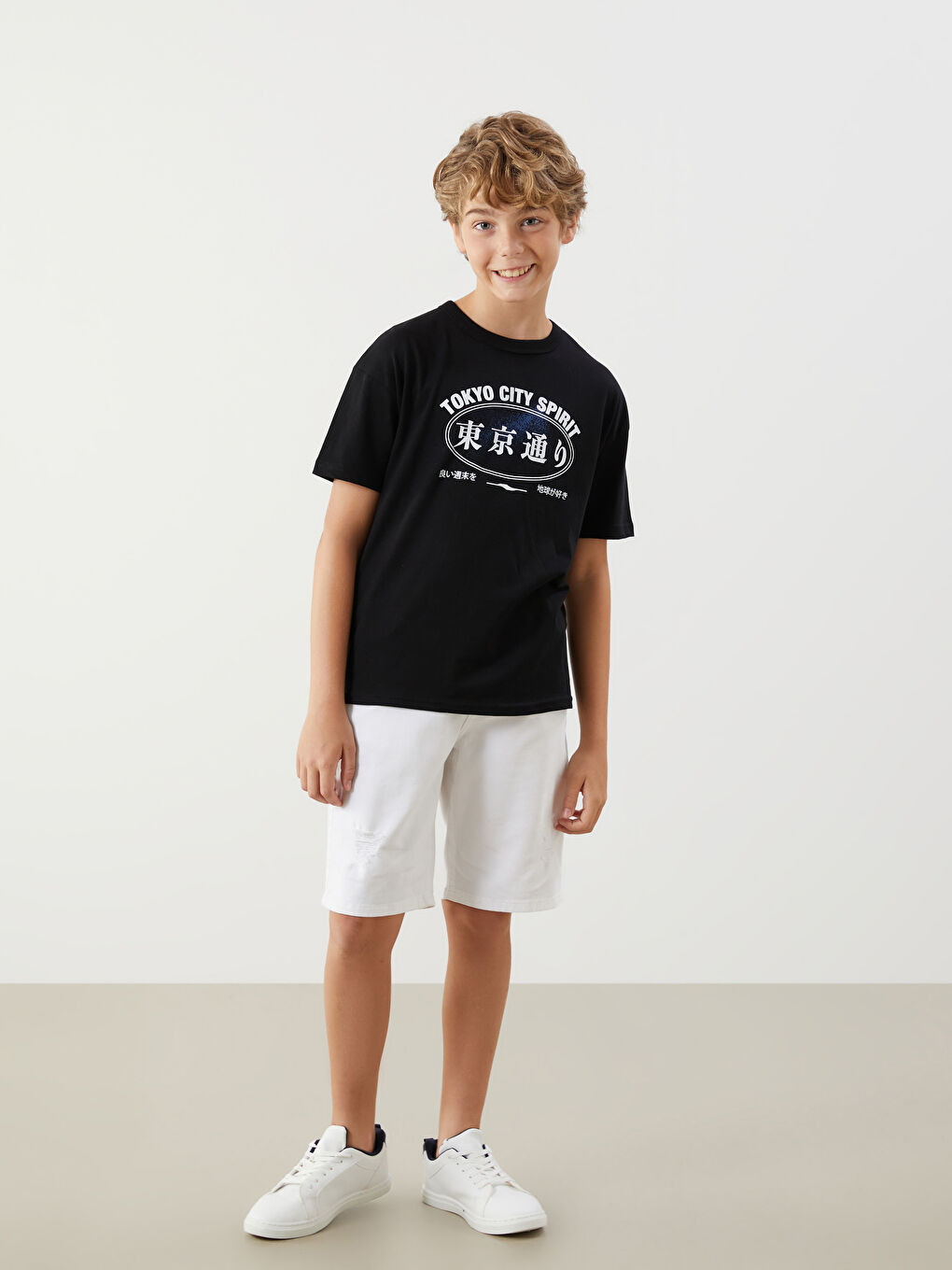 تيشيرت ياقة دائرية مطبوع طوكيو للأولاد-1