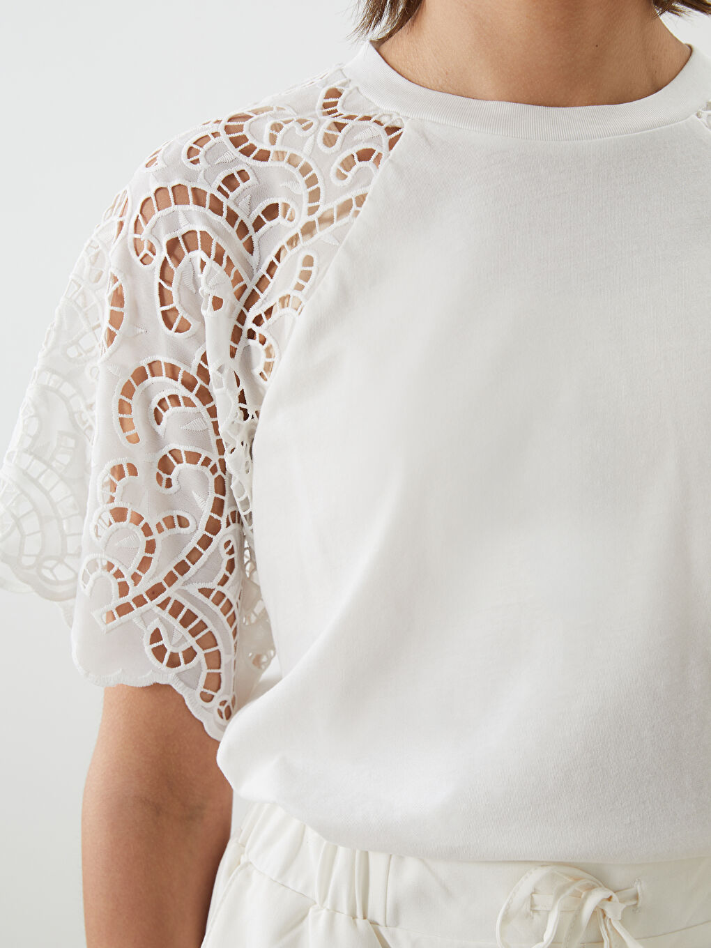 Crew Neck Lace Detailed Women's Blouse -S5CU20Z8-R9J