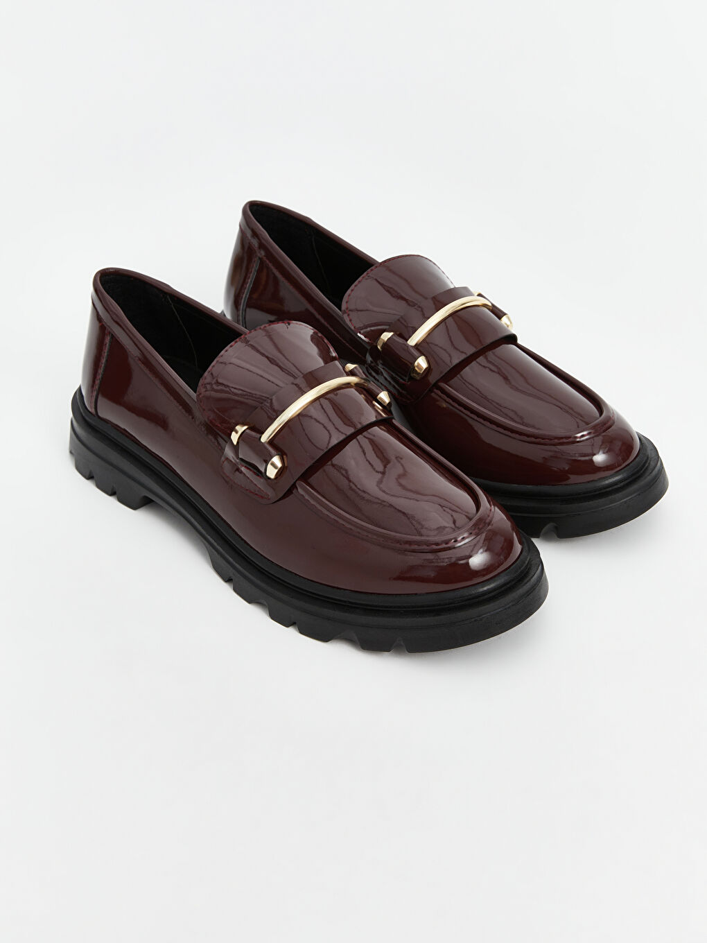 Mocassins pour Femmes en Similicuir avec Applique Métallique Détaillée