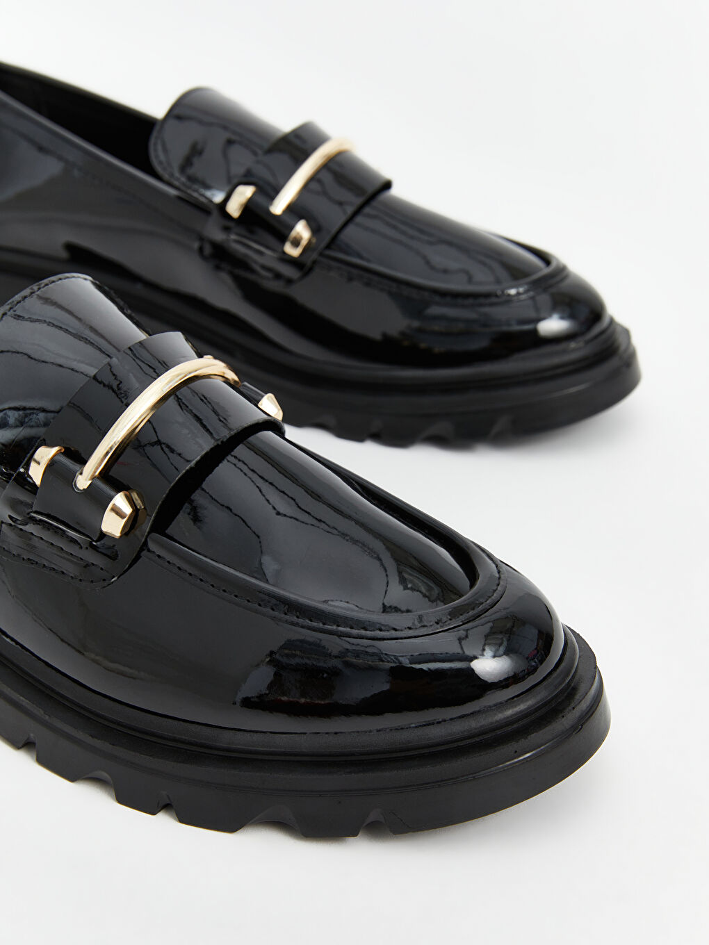 LCW STEPS Siyah Deri Görünümlü Metal Aplike Detaylı Kadın Loafer Ayakkabı - 2