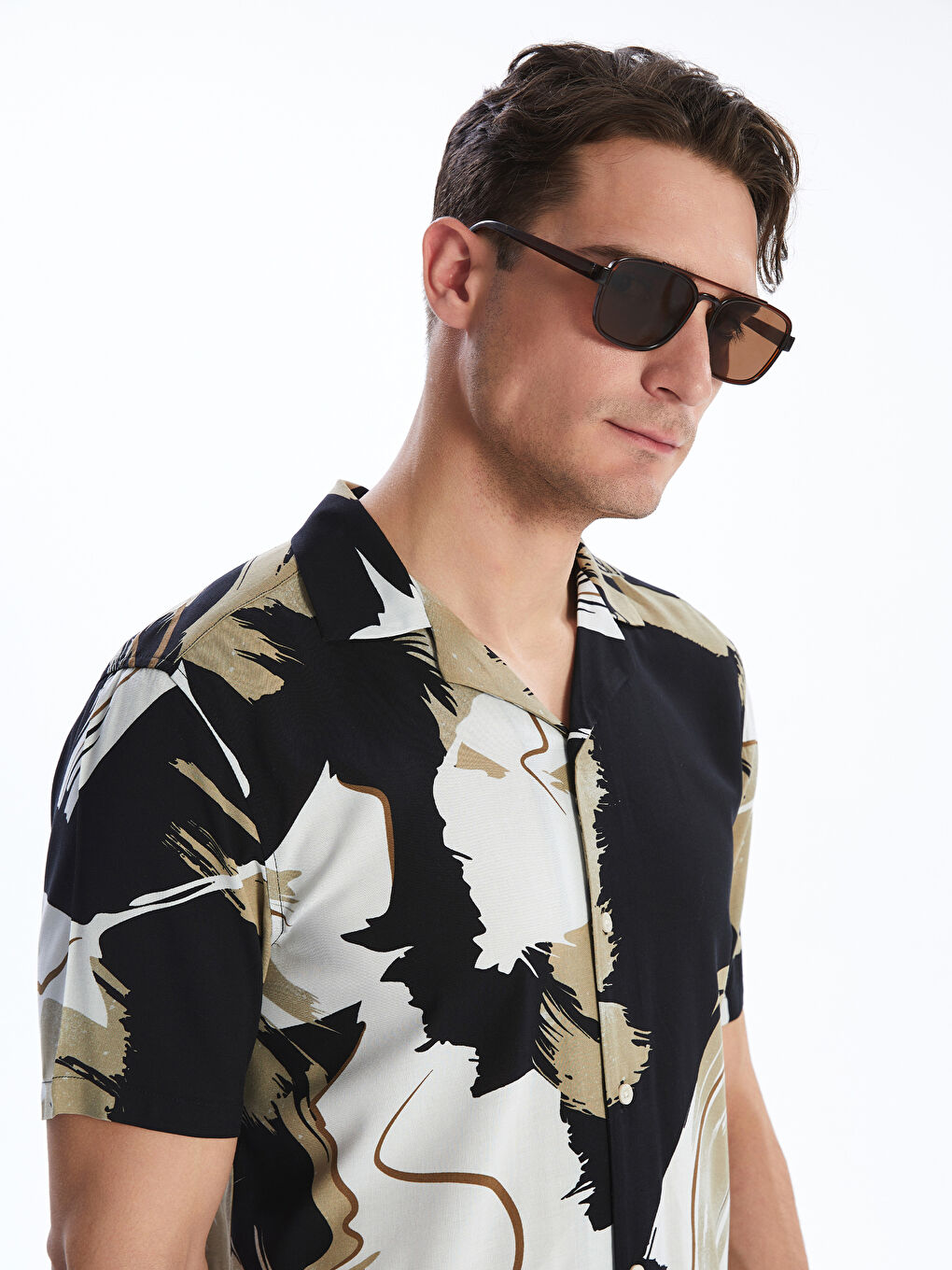 Рубашка мужская с узором, стандартный крой, курортный вырез