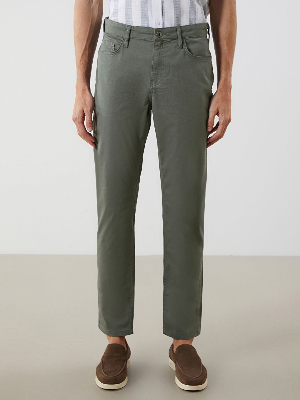 بنطلون تشينو بقماش جباردين بقصة عادية - للرجال-1