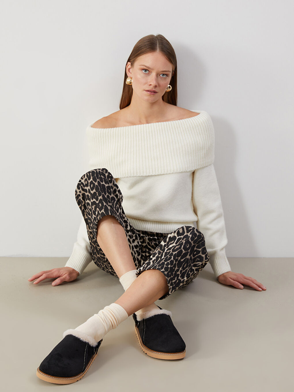 Siyah Süet Görünümlü Kadın Ev Terliği