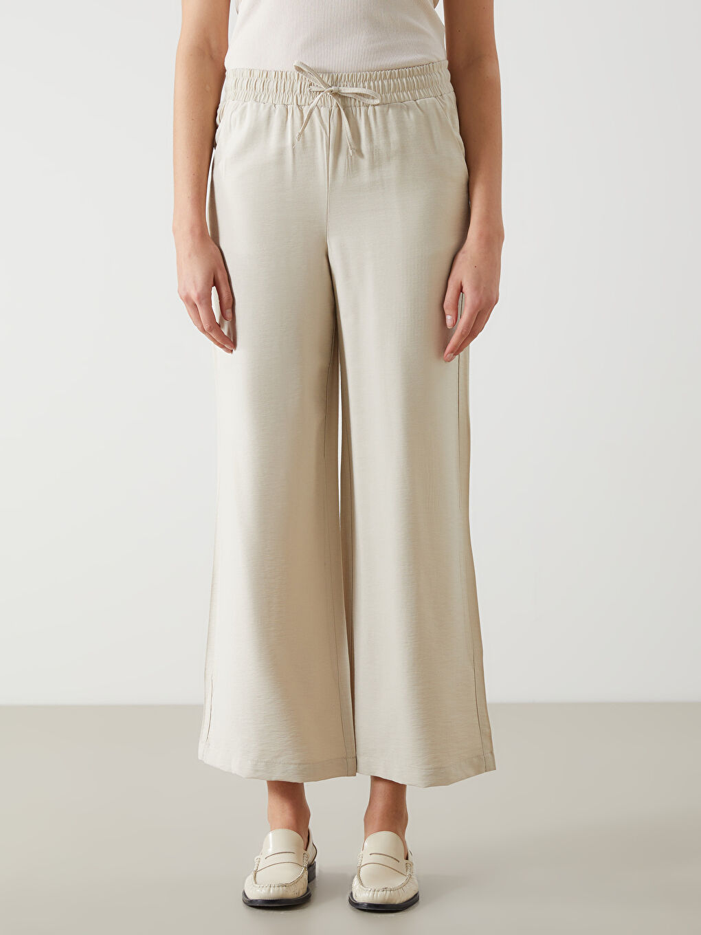 Pantalon à Taille Élastiquée à Jambe Large pour Femmes-1