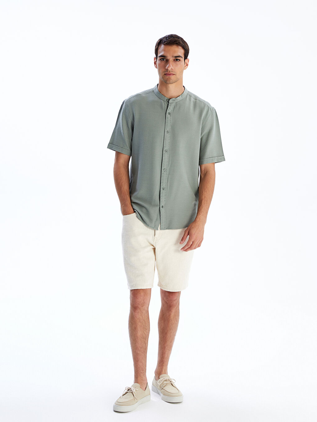 قميص رجالي عادي بكم قصير من قماش دوبي مُحبحب-1