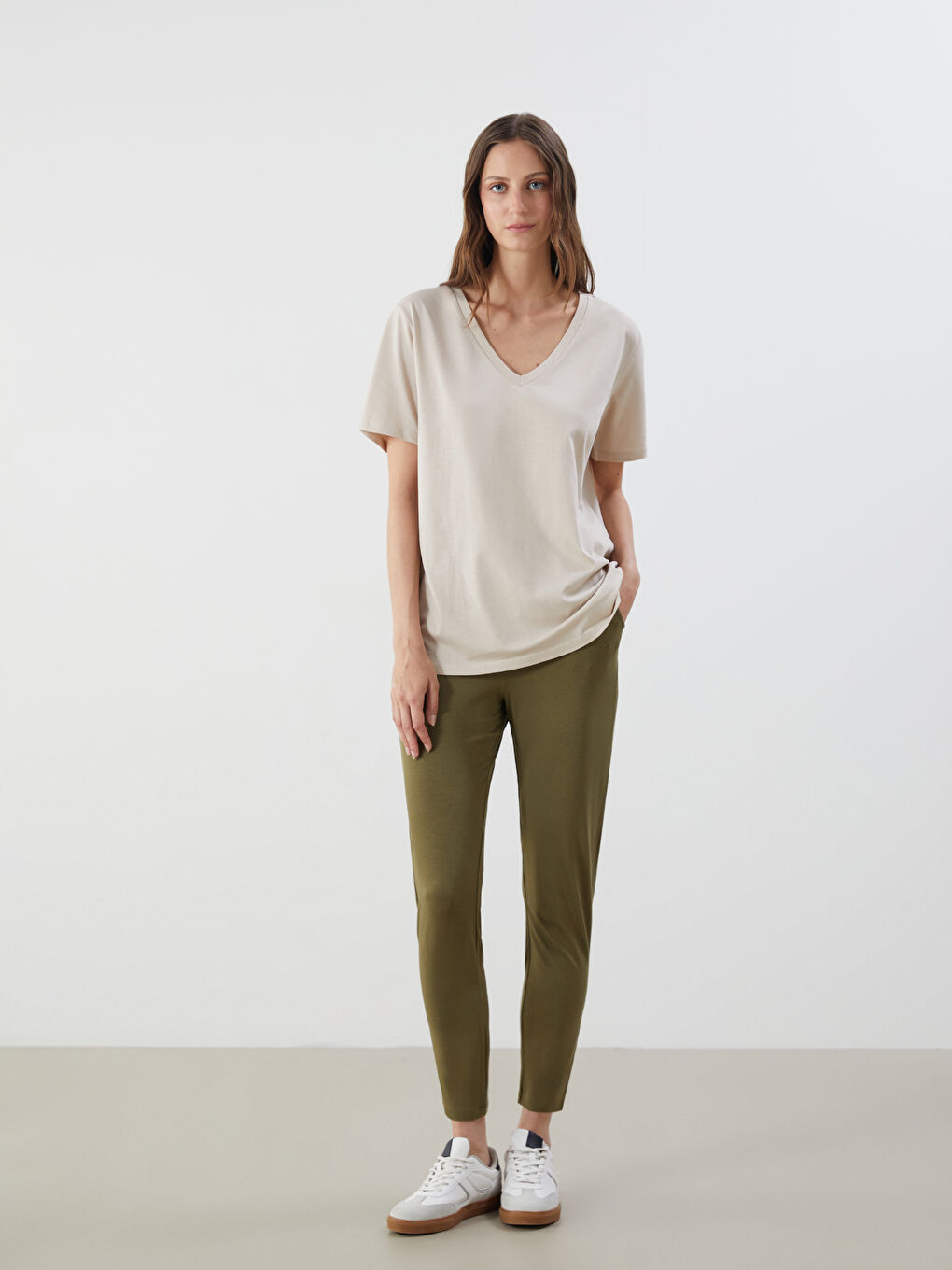 LCWAIKIKI Classic Women's Sweatpants with Elastic Waist -S5DF75Z8-H2T