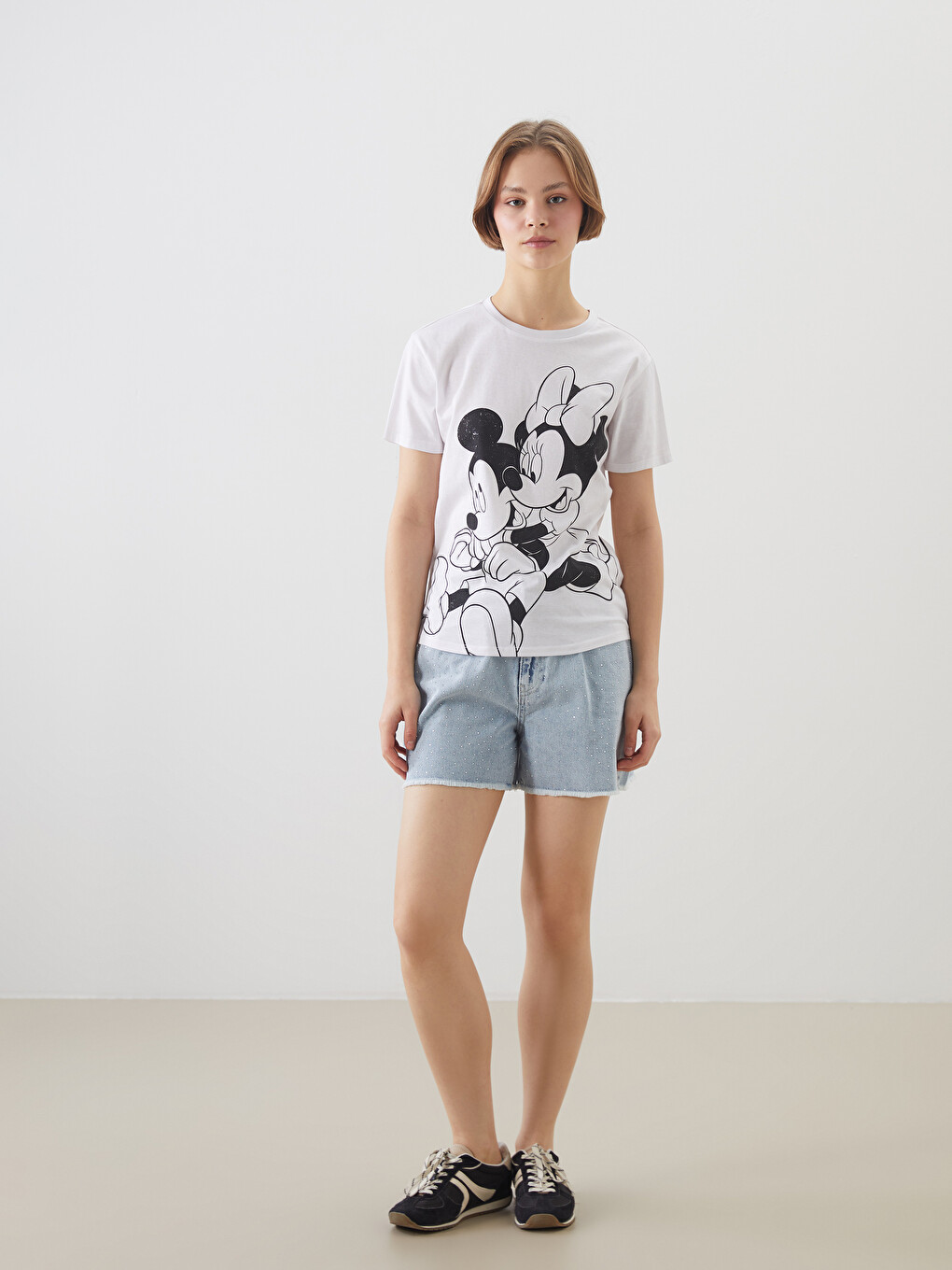 T-shirt Pour Femmes À Col Rond Imprimé Mickey Et Minnie Mouse-1