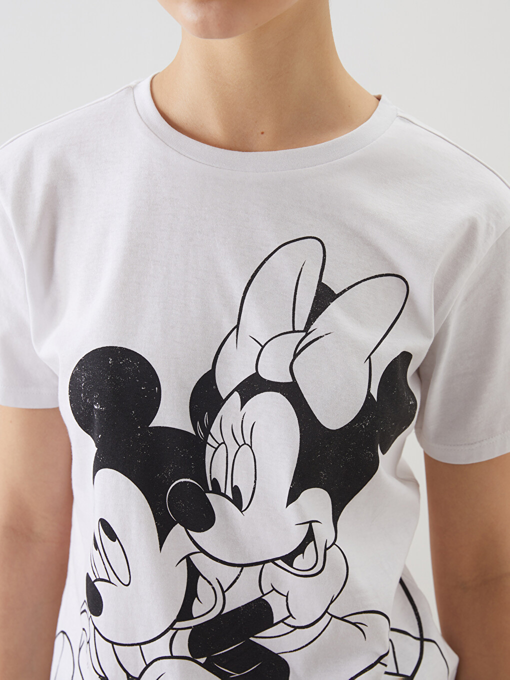 T-shirt Pour Femmes À Col Rond Imprimé Mickey Et Minnie Mouse-2
