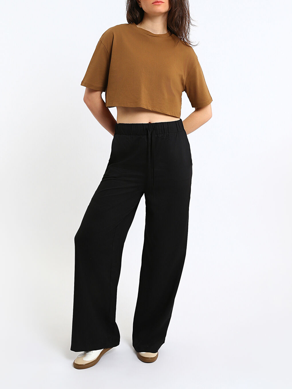 توب قصير بياقة دائرية للسيدات-1