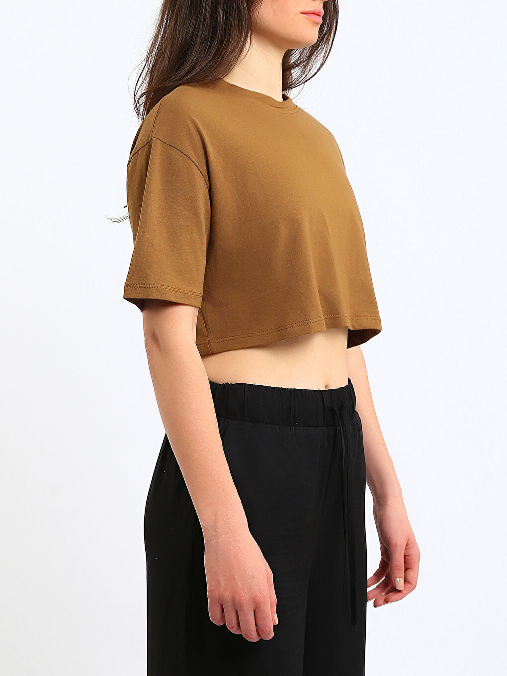 توب قصير بياقة دائرية للسيدات-3