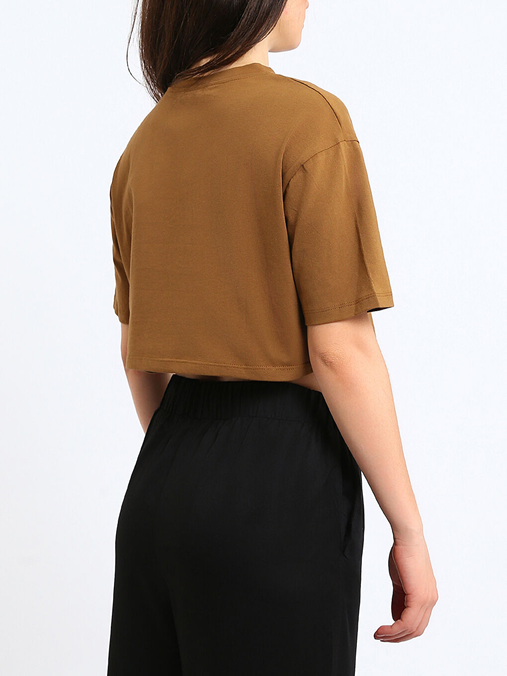 توب قصير بياقة دائرية للسيدات-4