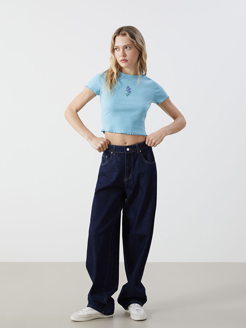 Crew Neck Embroidered Women's Crop Top -S5DK18Z8-Y0N