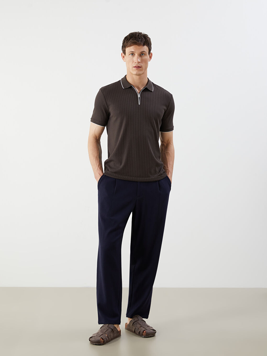 بنطلون رجالي بقصة عادية