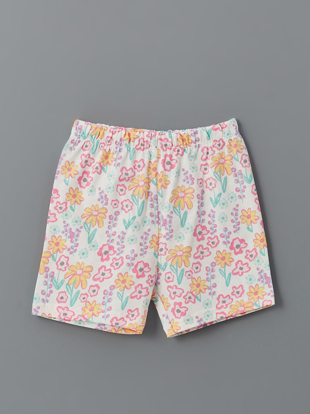 Ekru Beli Lastikli Çiçekli Kız Bebek Şort