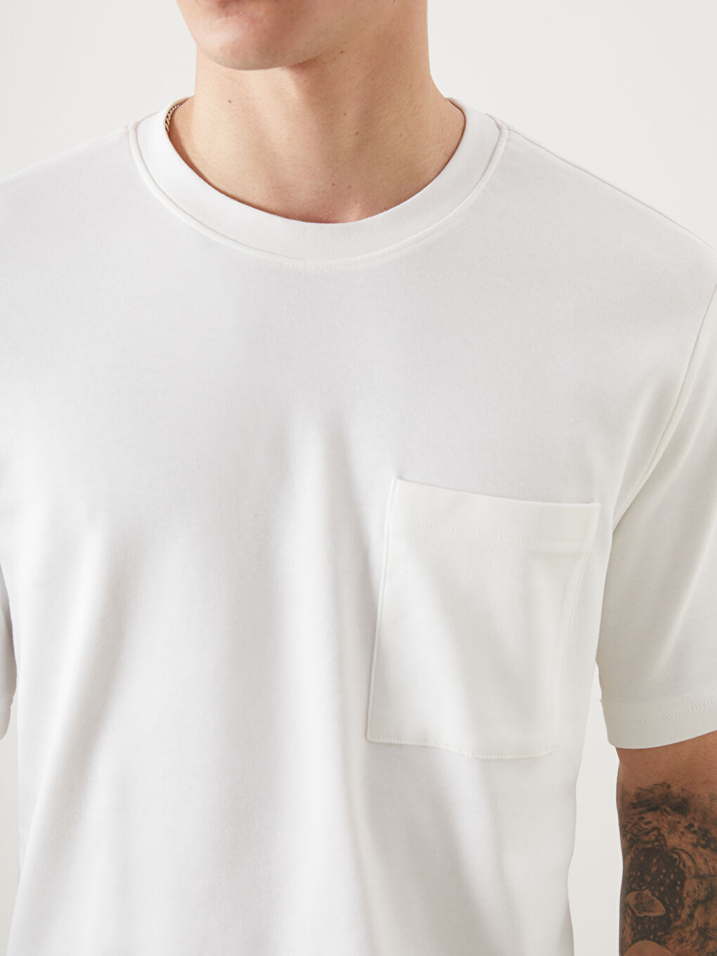 تيشيرت رجالي بياقة دائرية وكم قصير-2