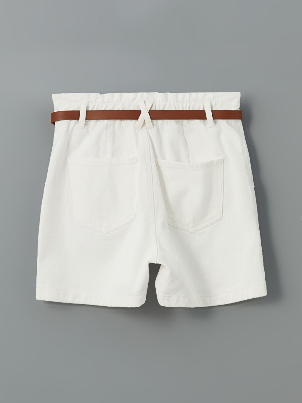 Beyaz Beli Kemerli Kadın Jean Şort-5