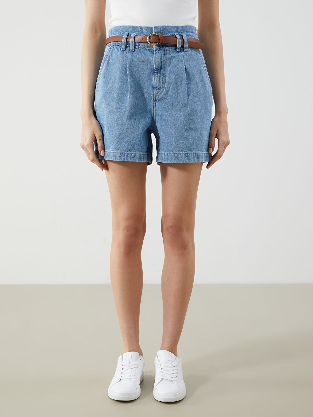 İndigo Beli Kemerli Paperbag Kadın Jean Şort-1