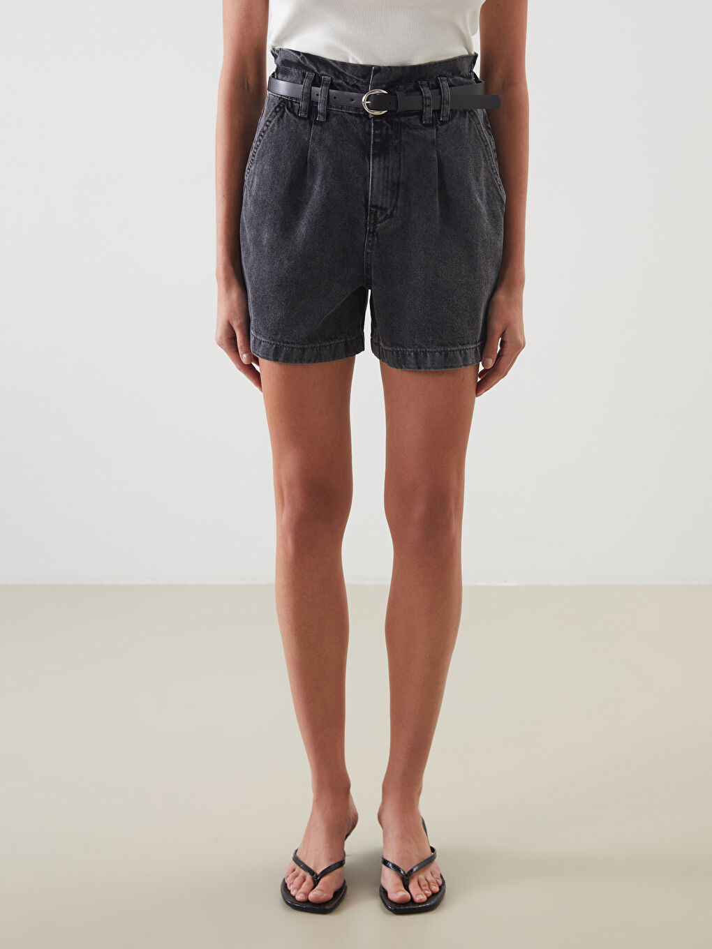 Gri Beli Kemerli Kadın Jean Şort-1